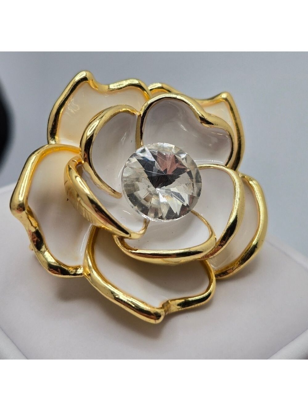 White Camellia Crystal Brooch Pendant Gold Tone Austrian Rhinestone Floral 1.5"
